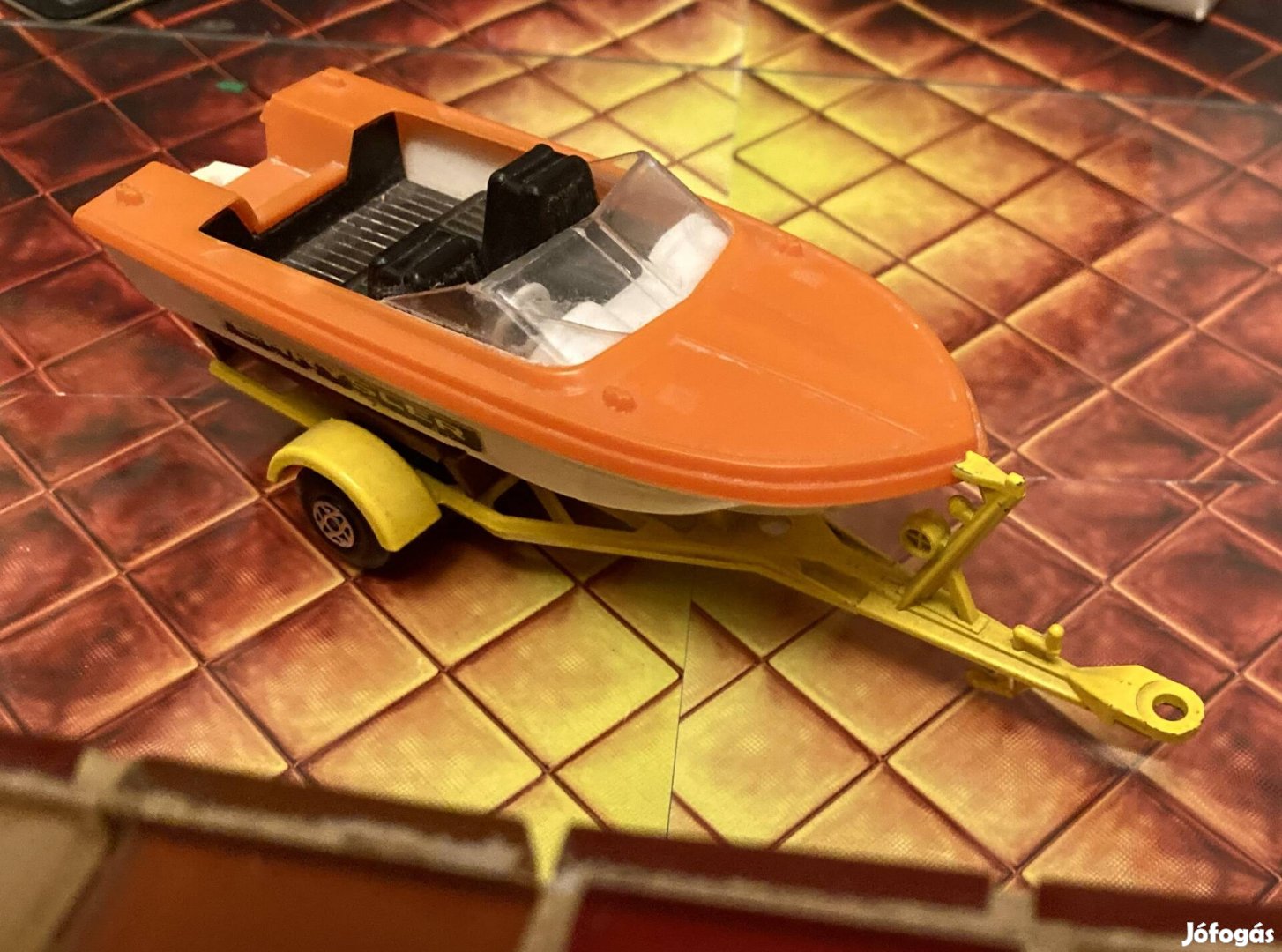 Retró ajándék ötlet! Új Matchbox Superkings motorcsónak utánfutóval