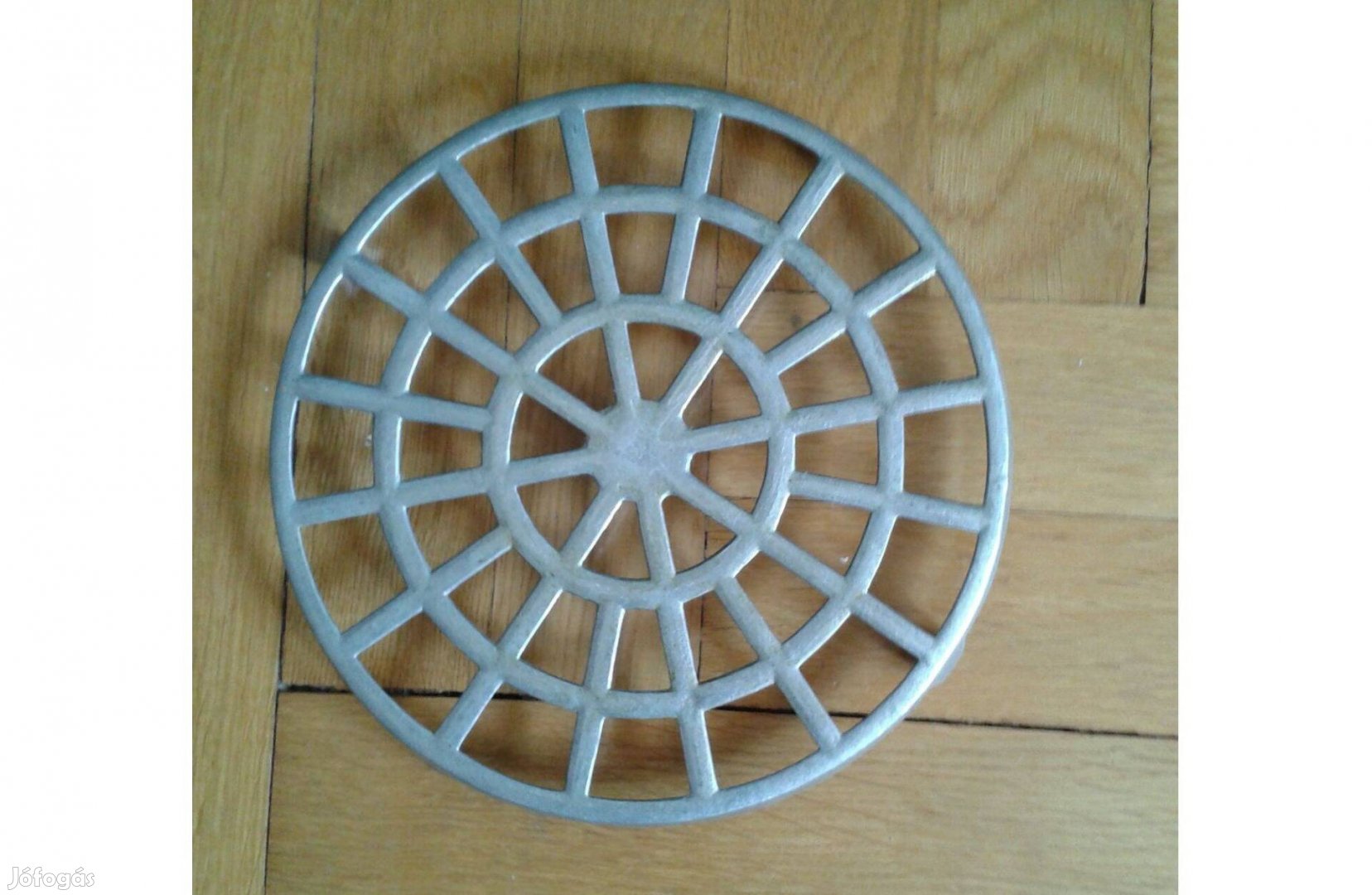 Retro aluminium lábos alátét