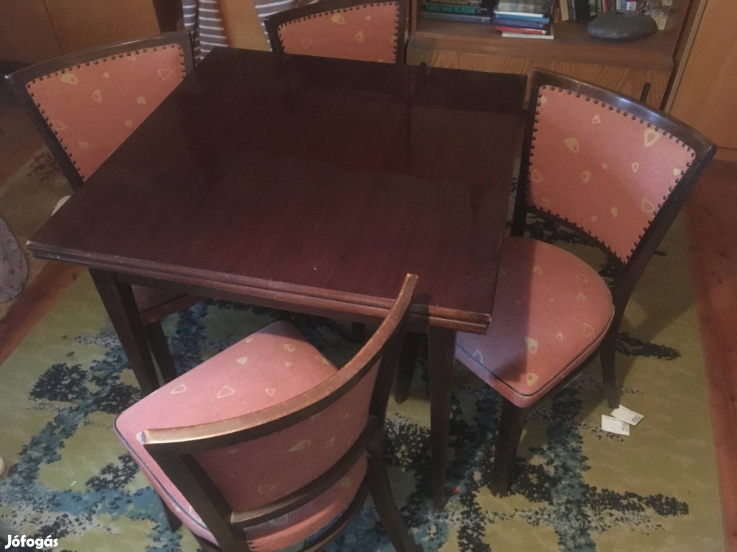 Retro asztal székekkel
