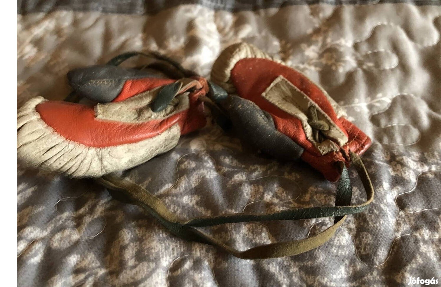 Retró autó visszapillantó dísz, boxkesztyű dísz 2500 Ft