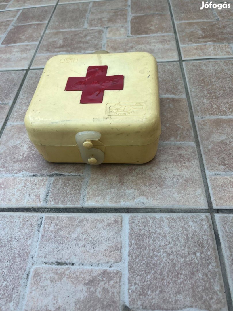 Retró autós elsősegély doboz a 60-as évekből