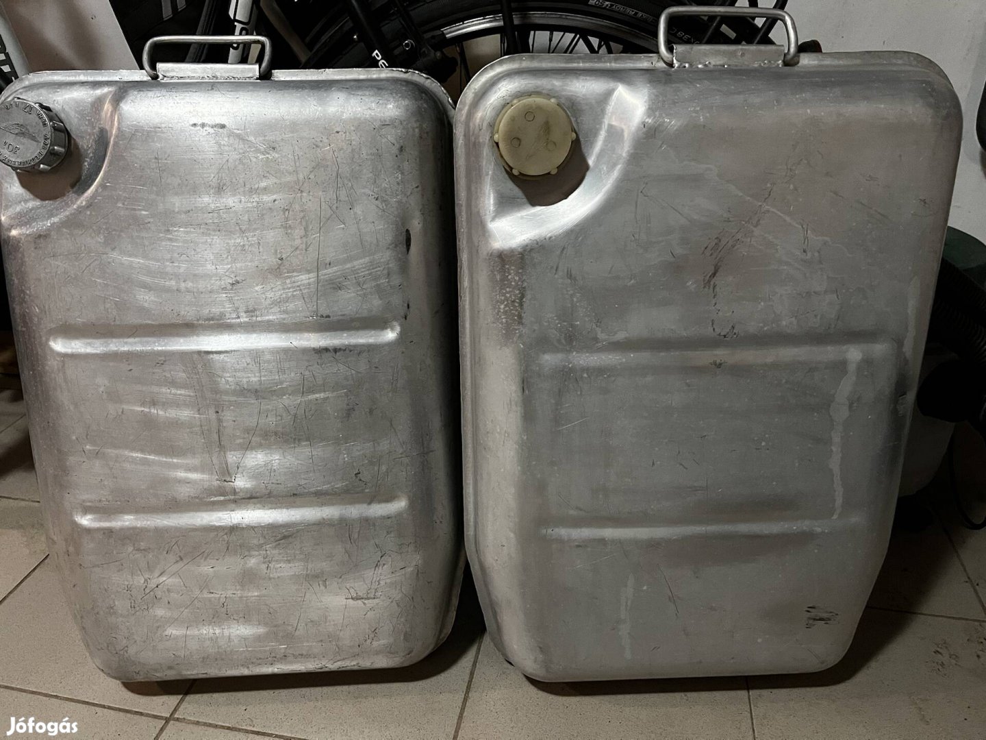 Retro benzines kannák