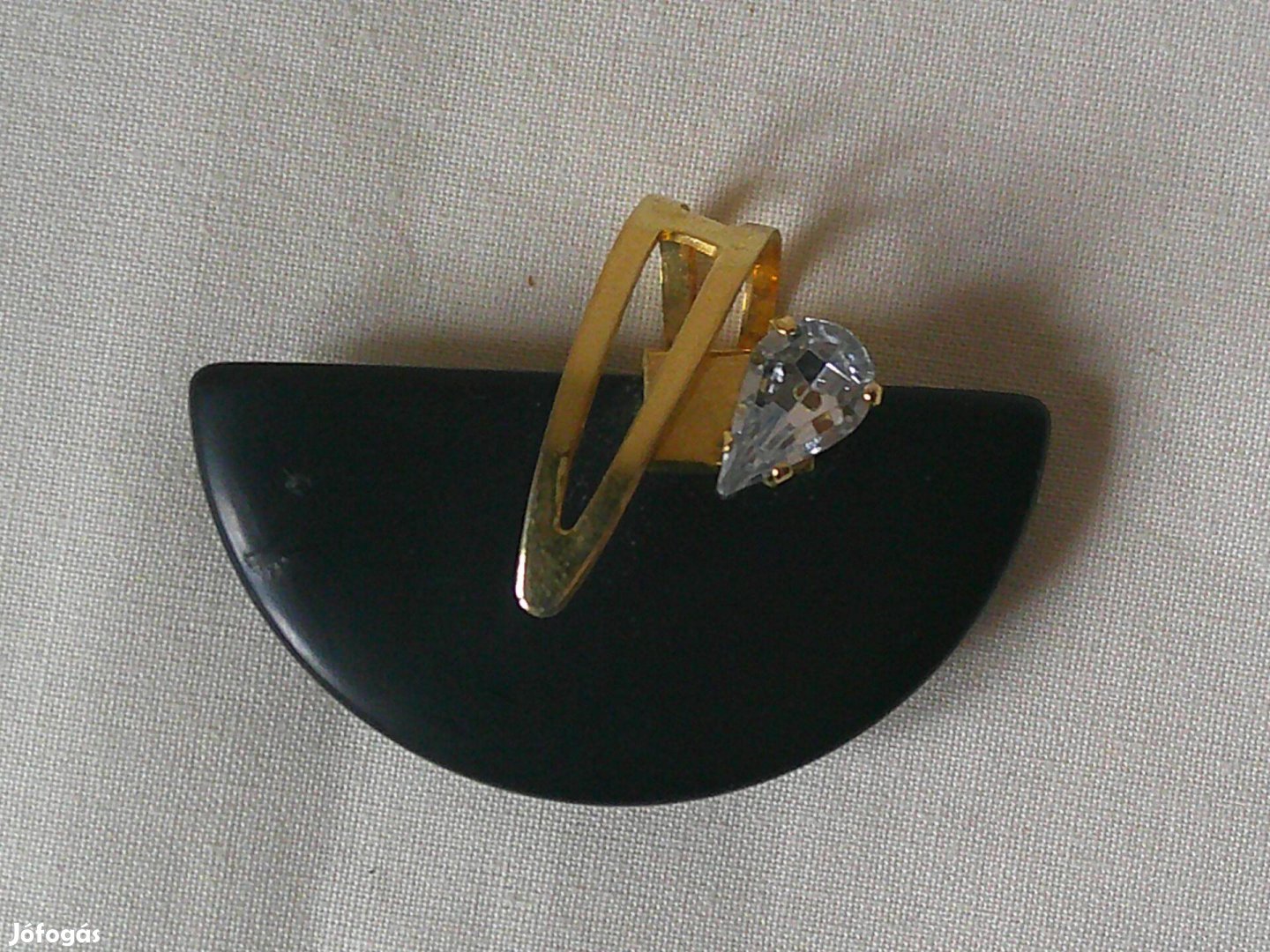 Retro bizsu kitűző, bross, kalapdísz