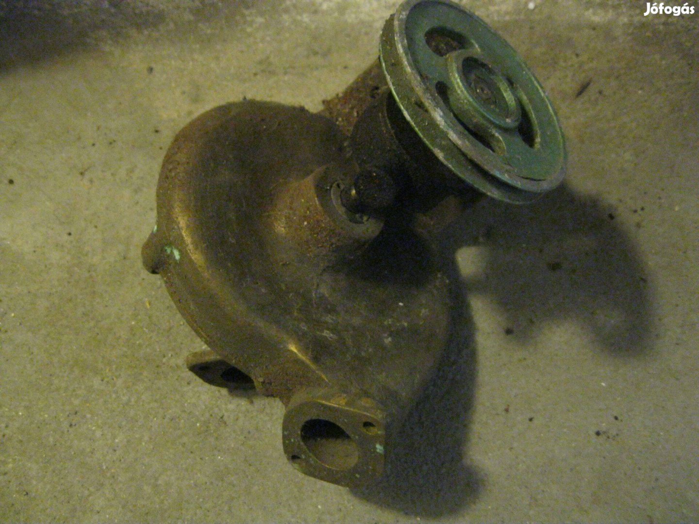 Retro bronz vízpumpa
