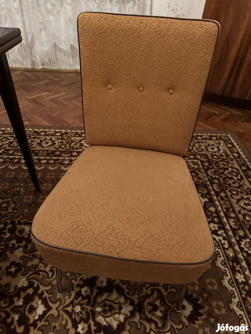 Retro csővázas székek eladók.