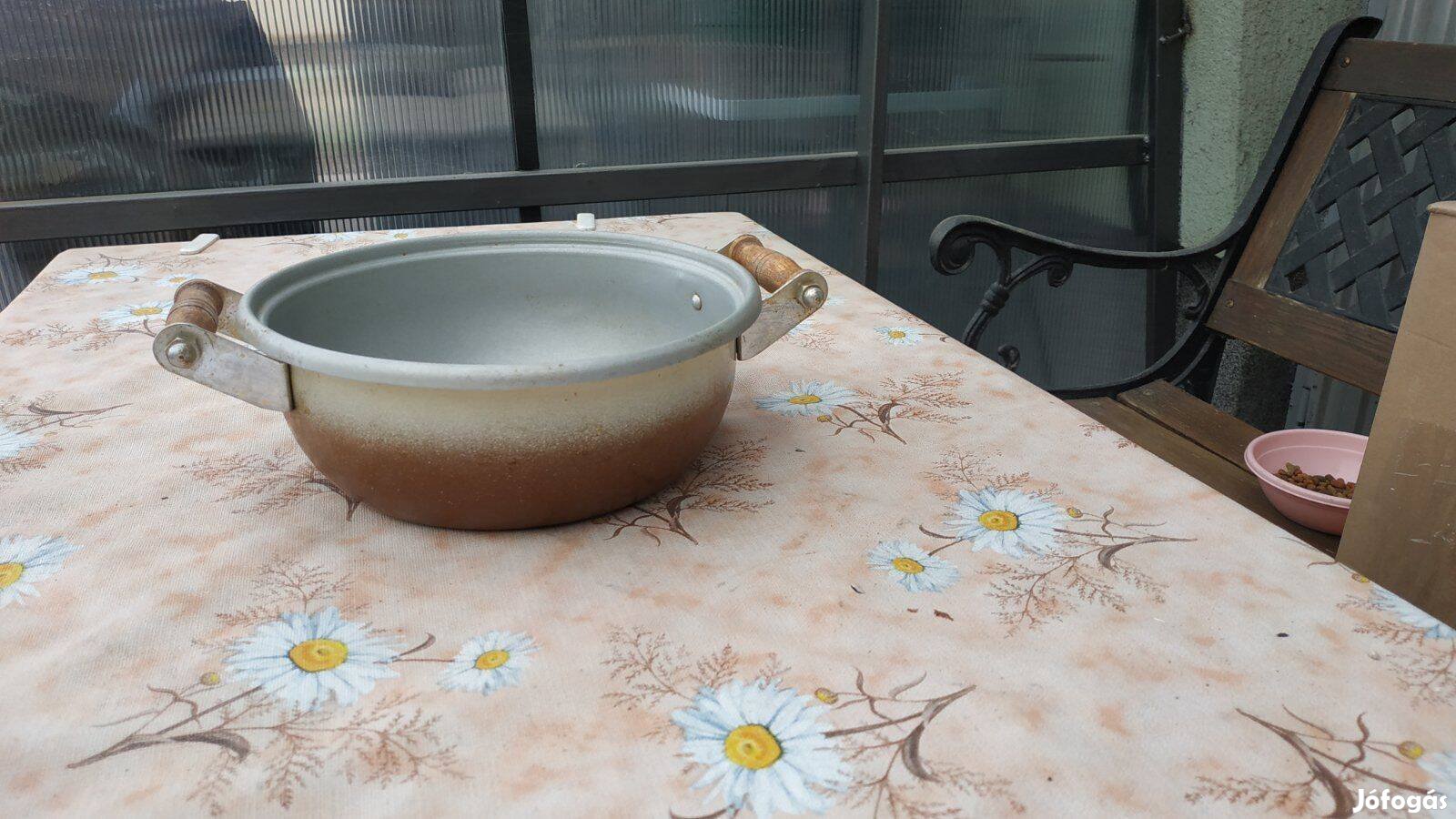 Retro edény lábas fa foggantyú