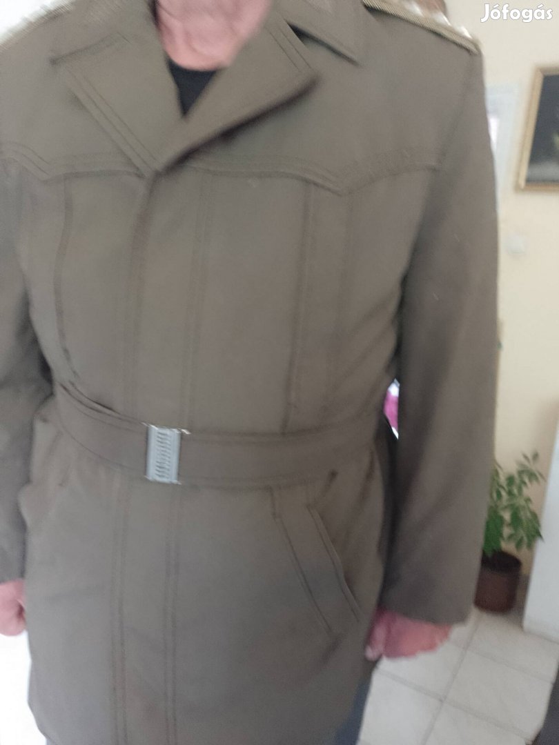 Retró ezredesi katonai 3/4 és beleltt  kabát eladó