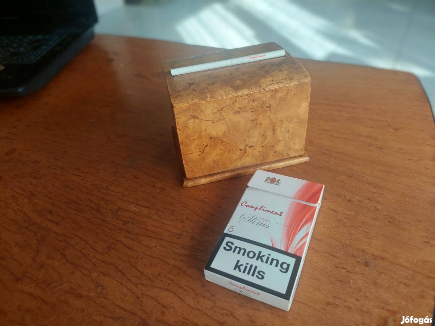 Retro fa cigaretta adagoló kináló (juhar?)