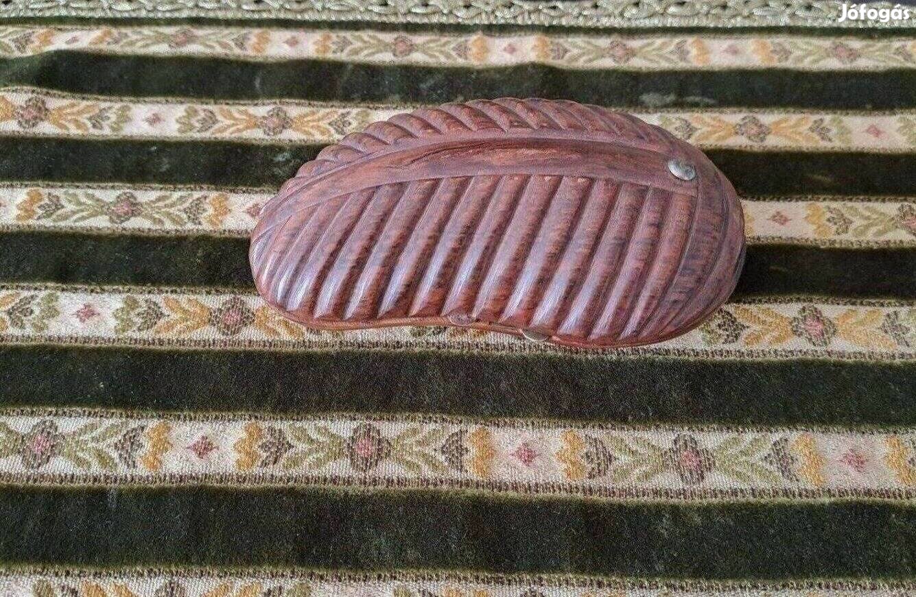 Retro fa ékszertartó