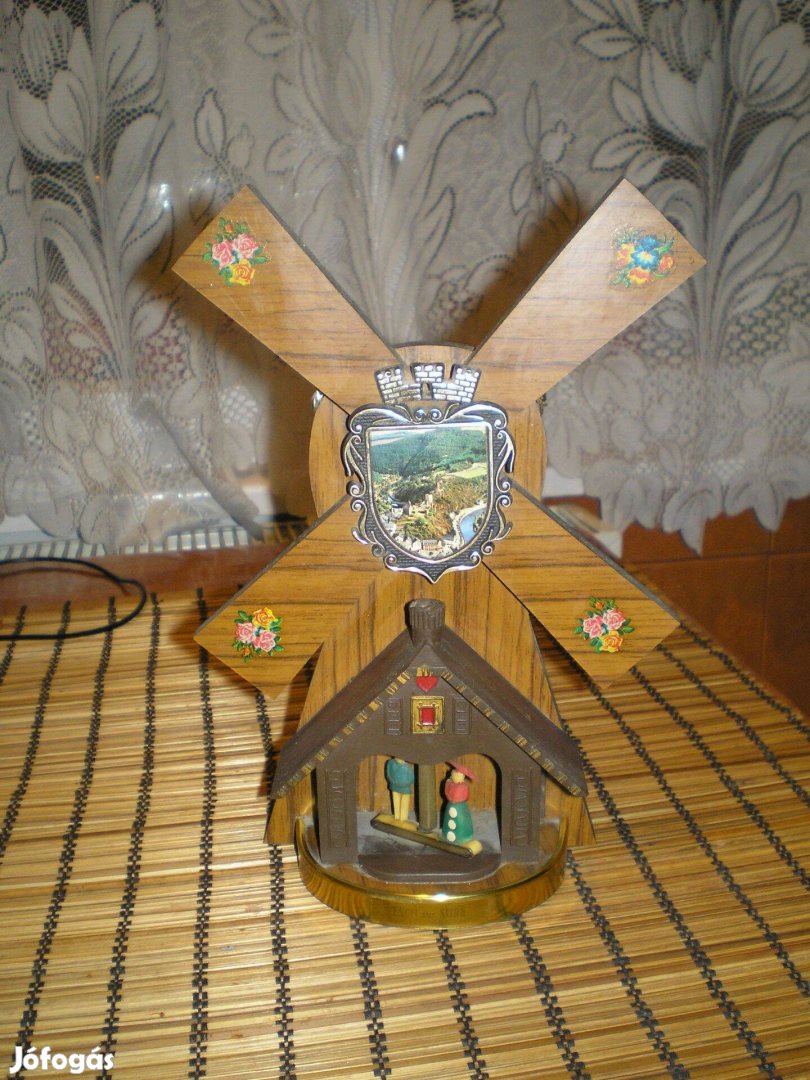 Retró falidísz férfi és női mozgó alak házikóban