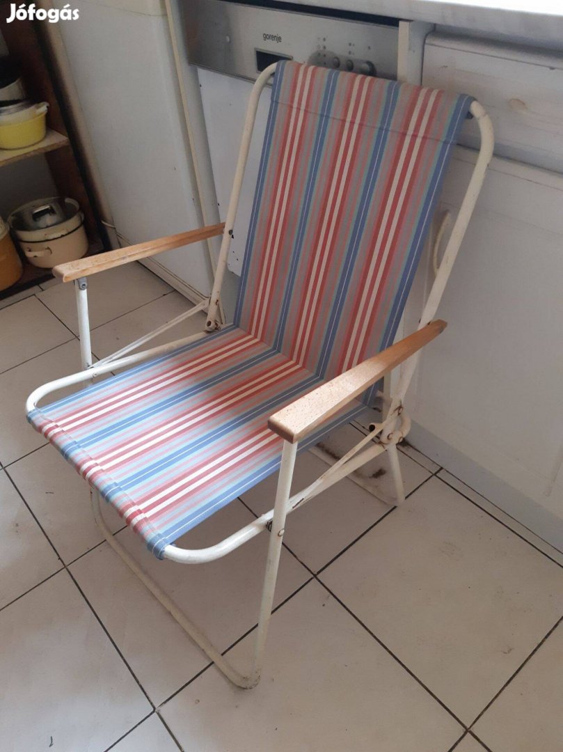 Retro fehér összecsukható kemping szék