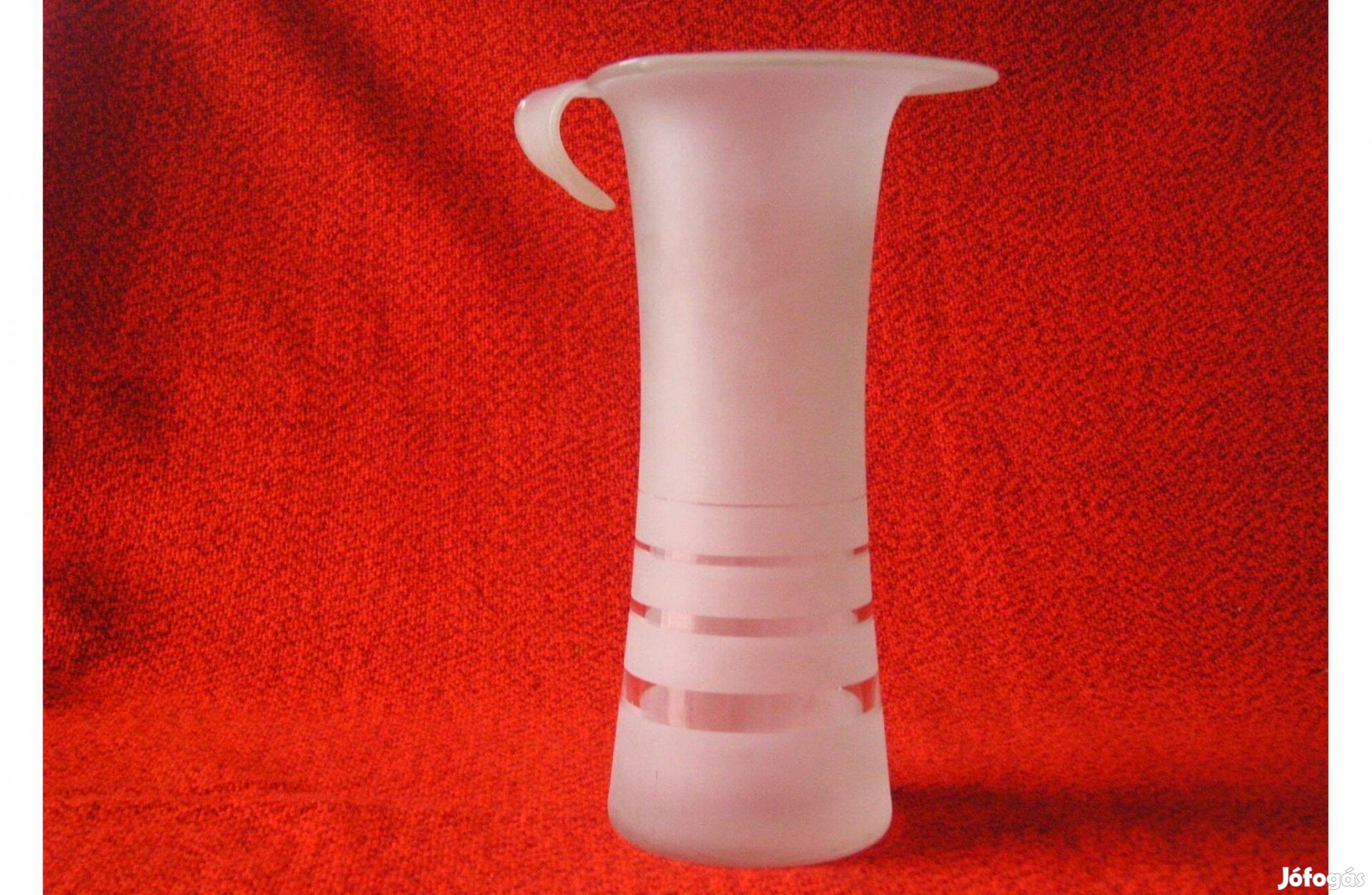 Retró fehér üvegváza, homokfúvott különleges váza. 25,5x16