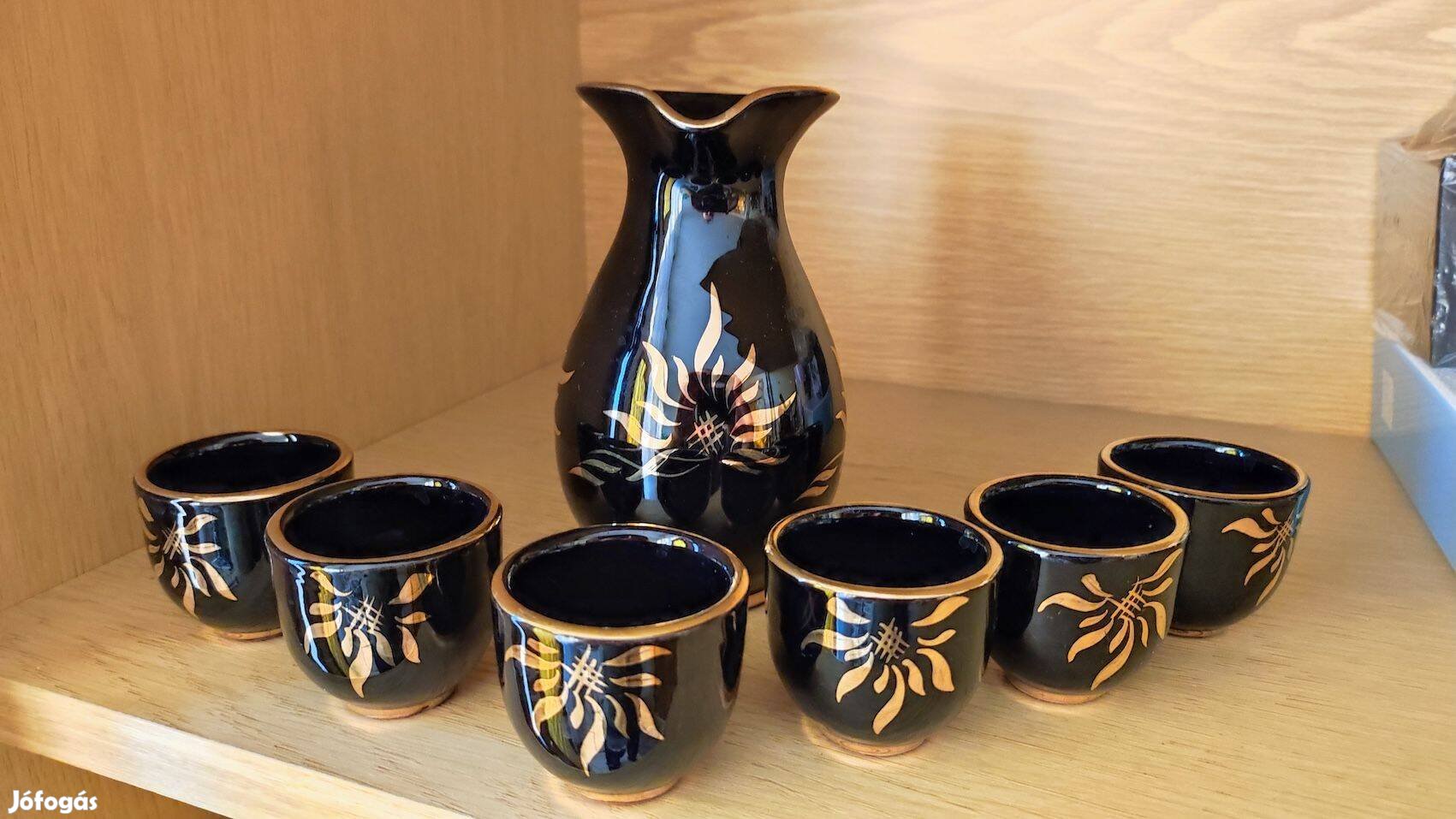 Retro fekete üveg váza 6 kis pohárral
