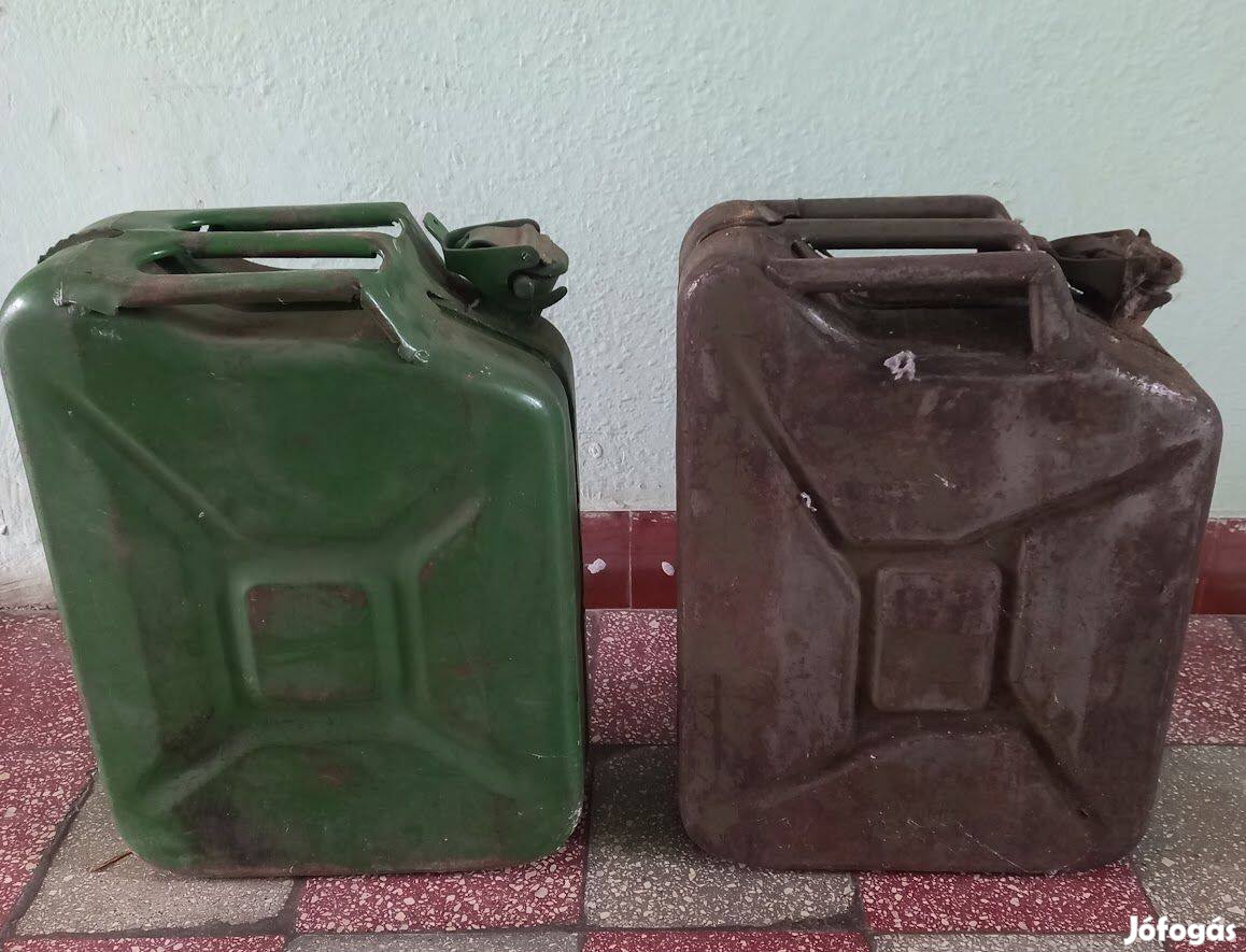 Retro fém benzines kannák
