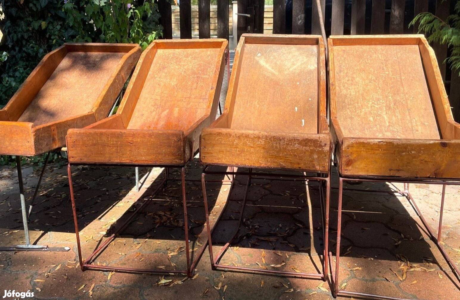 Retro fém lábú fa íves régi tároló zöldségnek, pékárúnak, virágnak