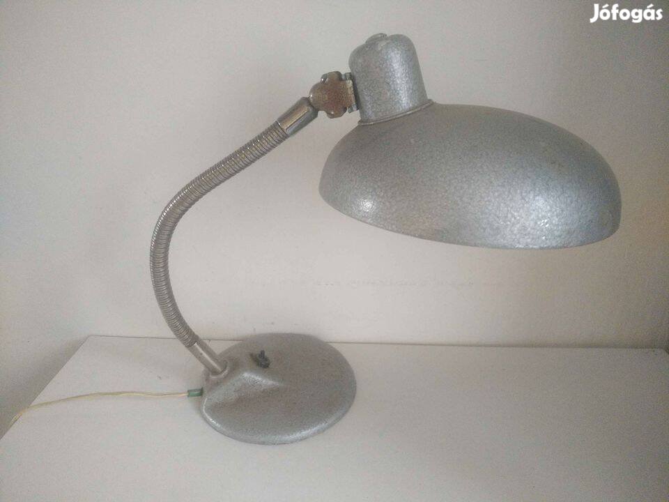 Retro fém szarvasi asztali lámpa