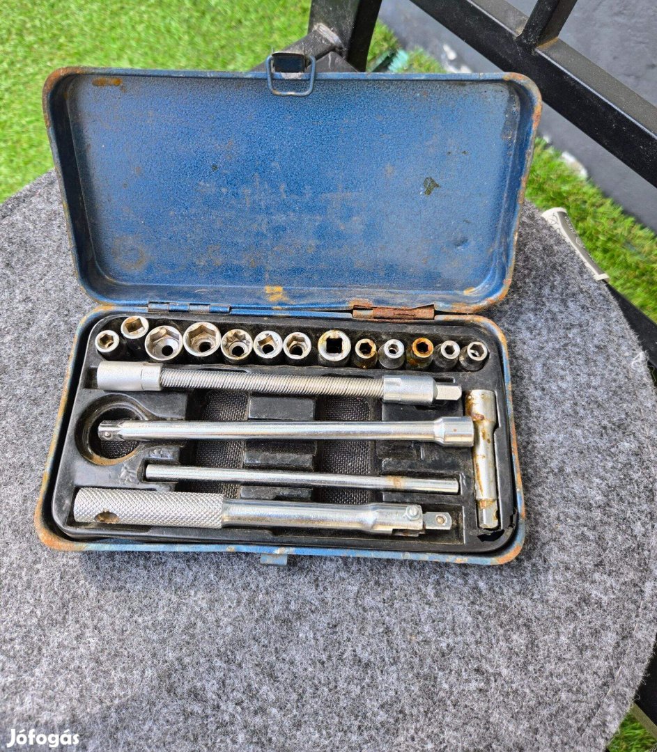 Retró fémkazettás dugókulcs készlet Kiskrova szerszámkészlet