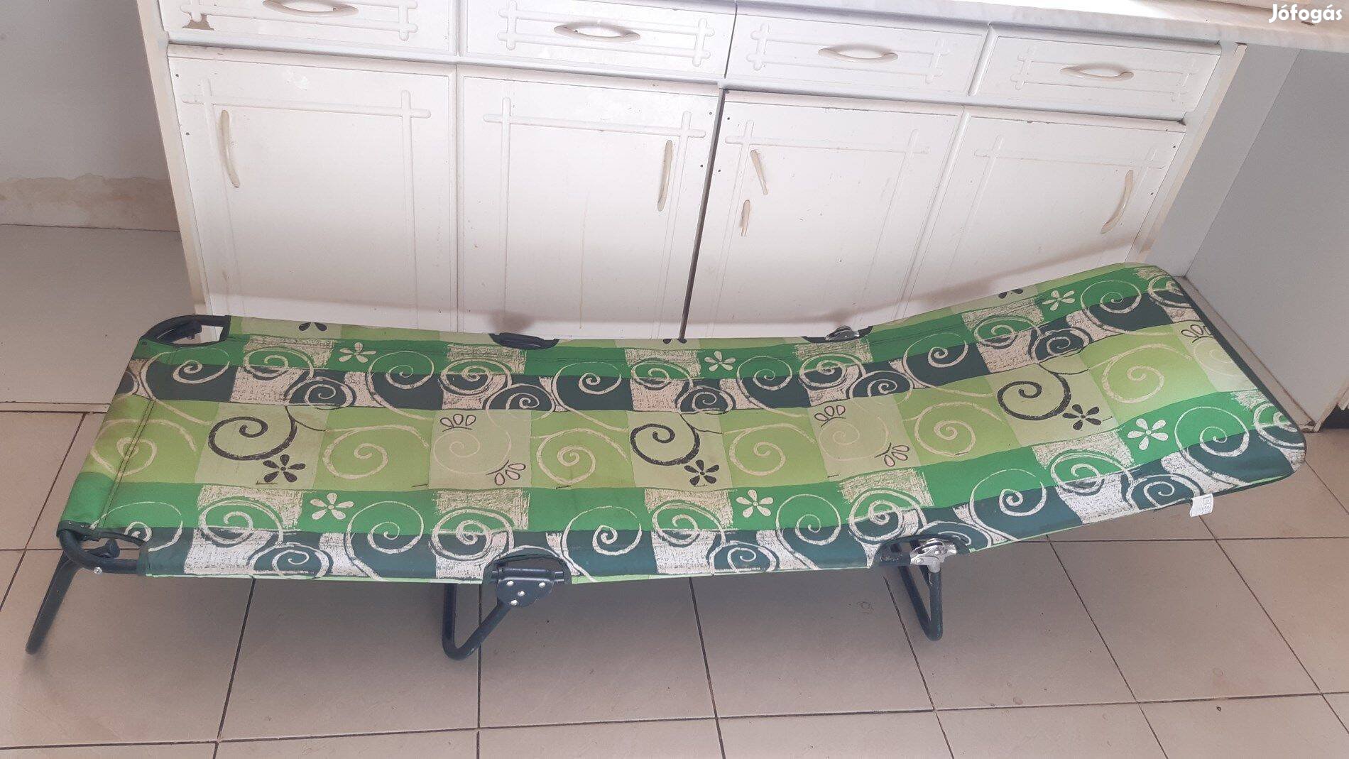 Retro fémvázas sötét összecsukható kempingágy napozóágy