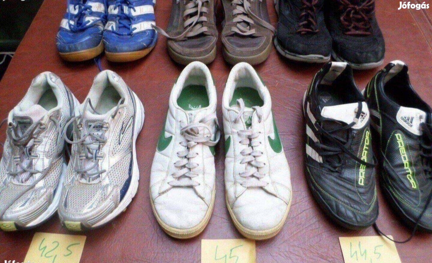 Retro férfi sportcipő gyűjtemény