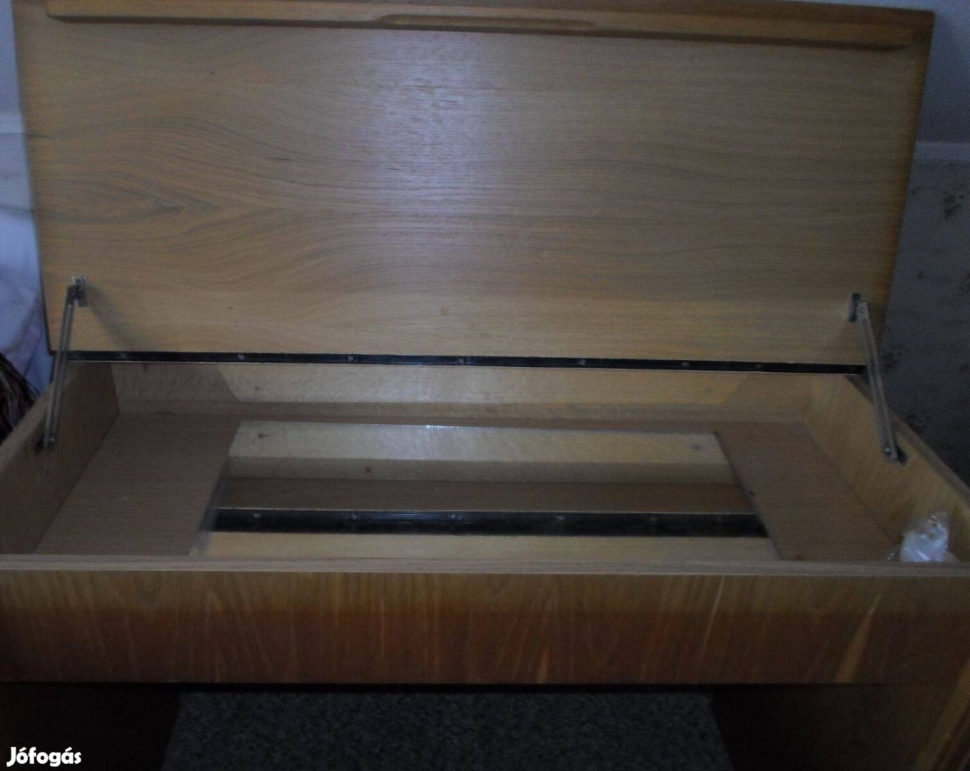 Retro fésülködőasztal (Fáraó fésülködő, asztal, tükör, 1986)