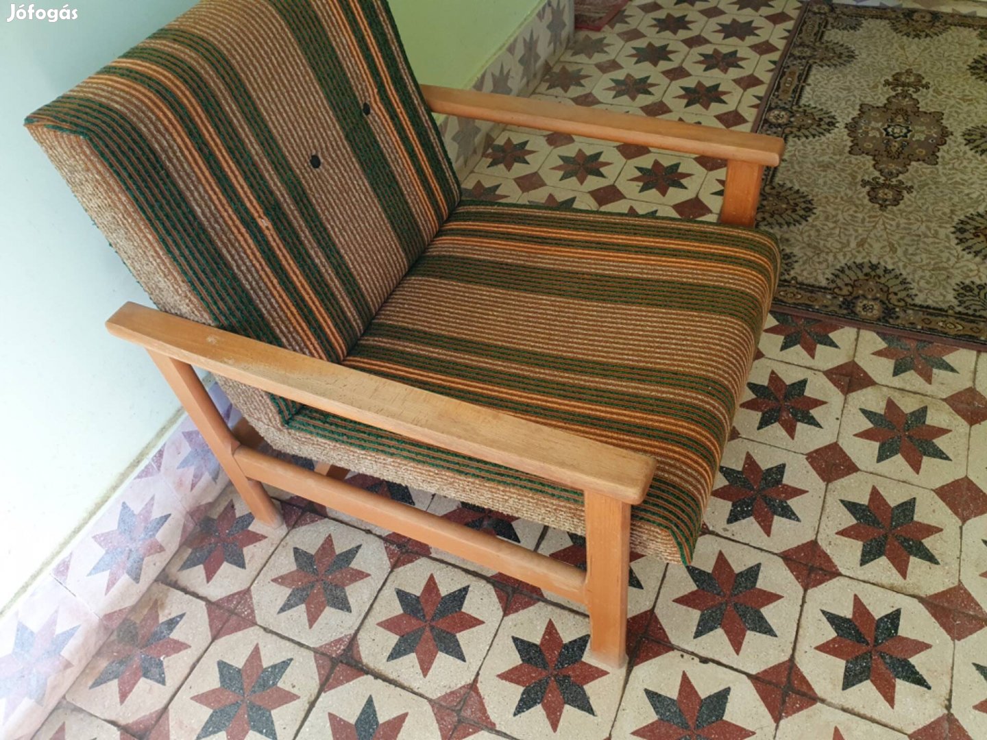 Retro fotel fa karfával