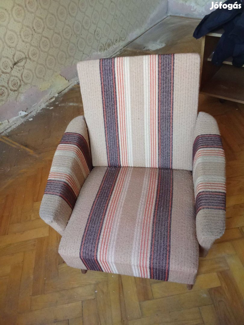 Retró fotel kemény fából