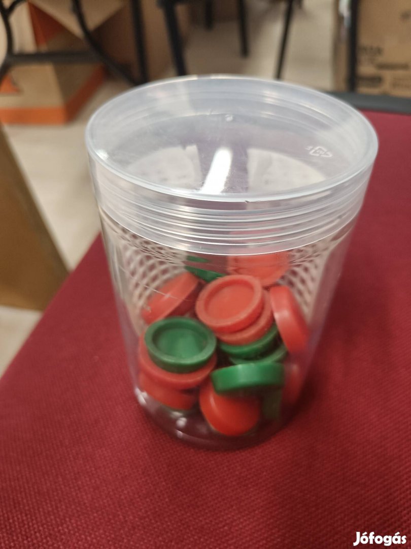 Retro gombfoci eladó. 2 csapat, kapukkal, labdával.