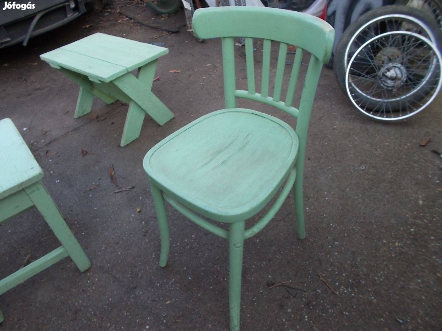 Retro halvány zöld thonet szék debreceni átadás