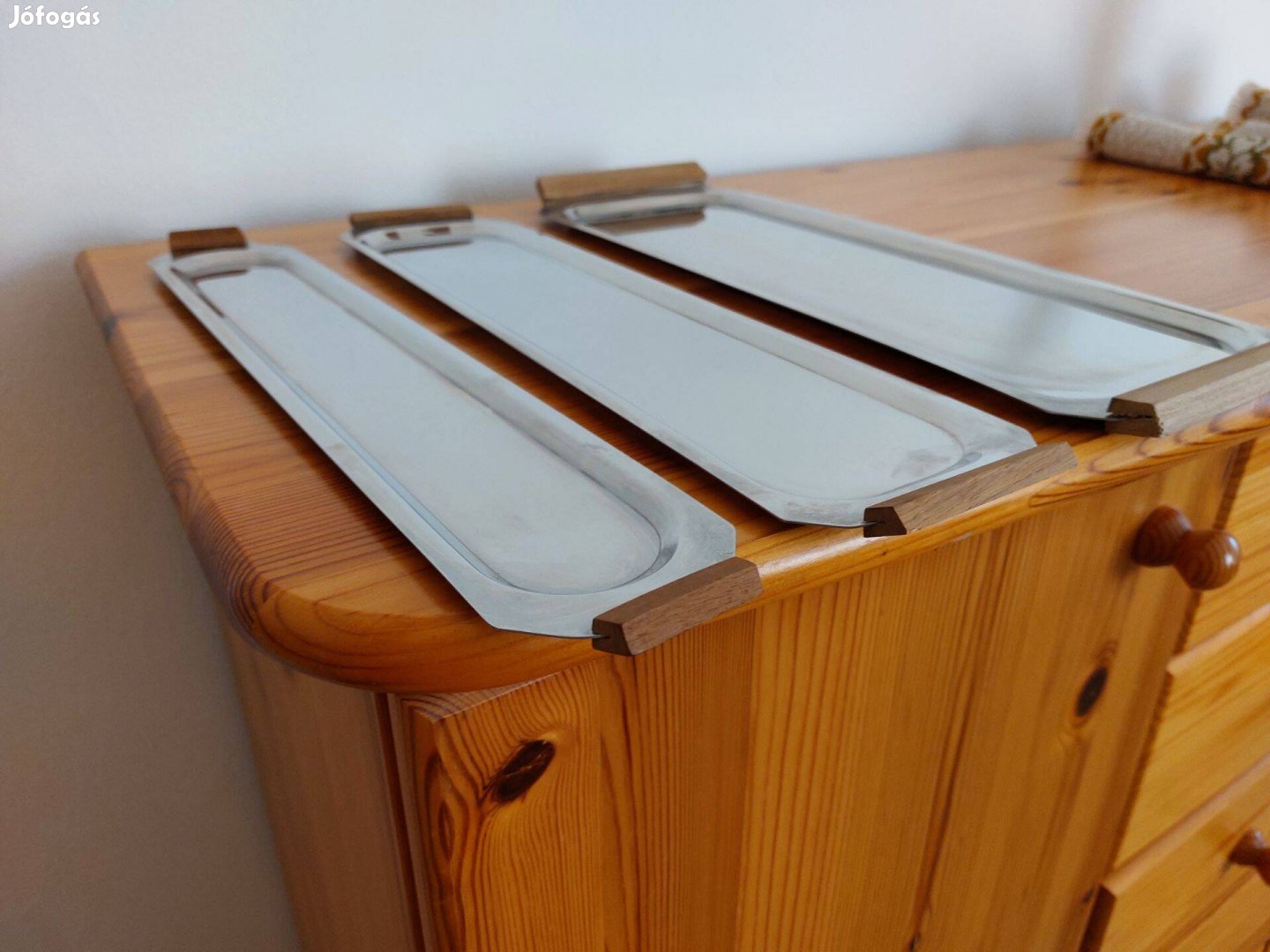 Retro,hibátlan, 3 db-os fém kínáló tálca együttes eladó