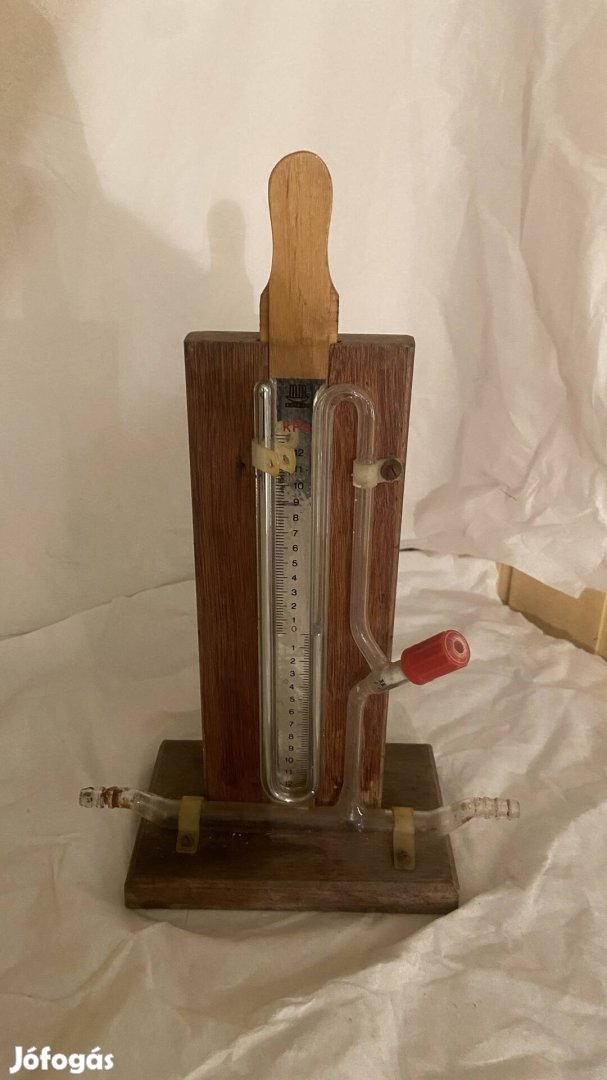 Retro higanyos manometer laboratóriumi nyomásmérő műszer