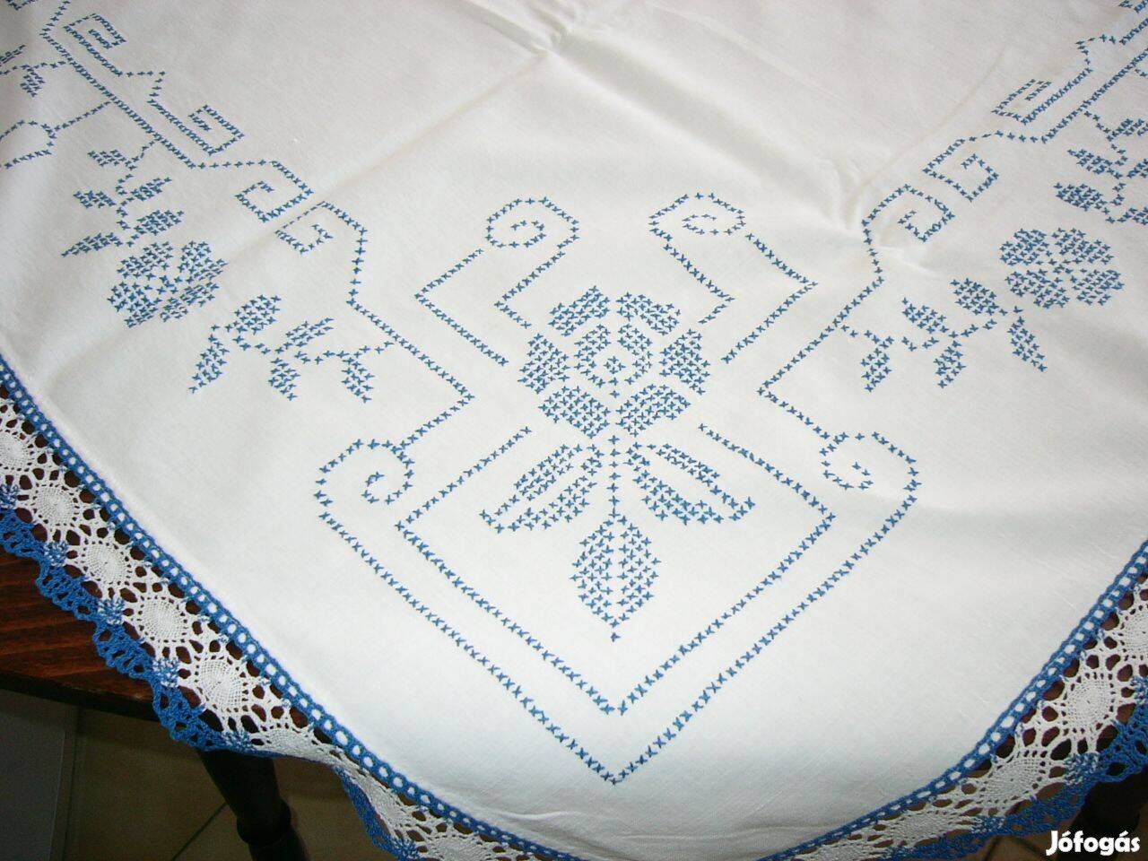 Retro hímzett asztalterítő, asztal terítő 130 x 150 cm