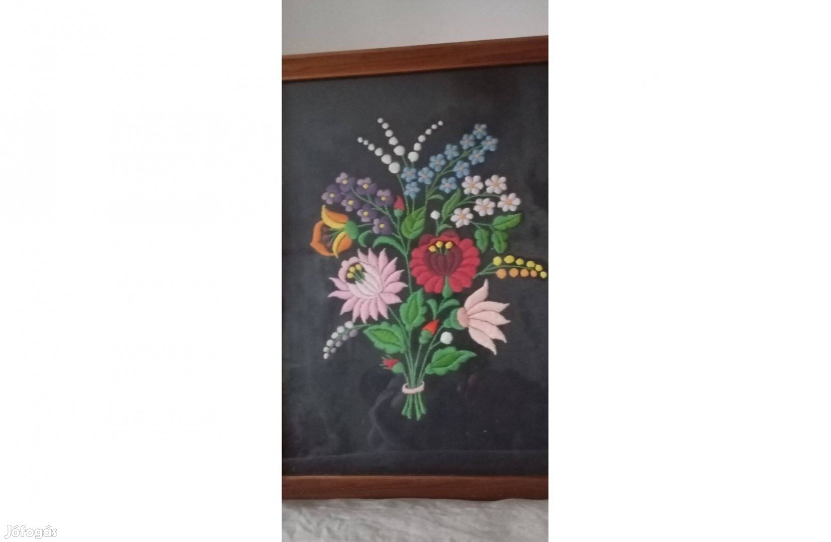 Retró hímzett virágos falikép