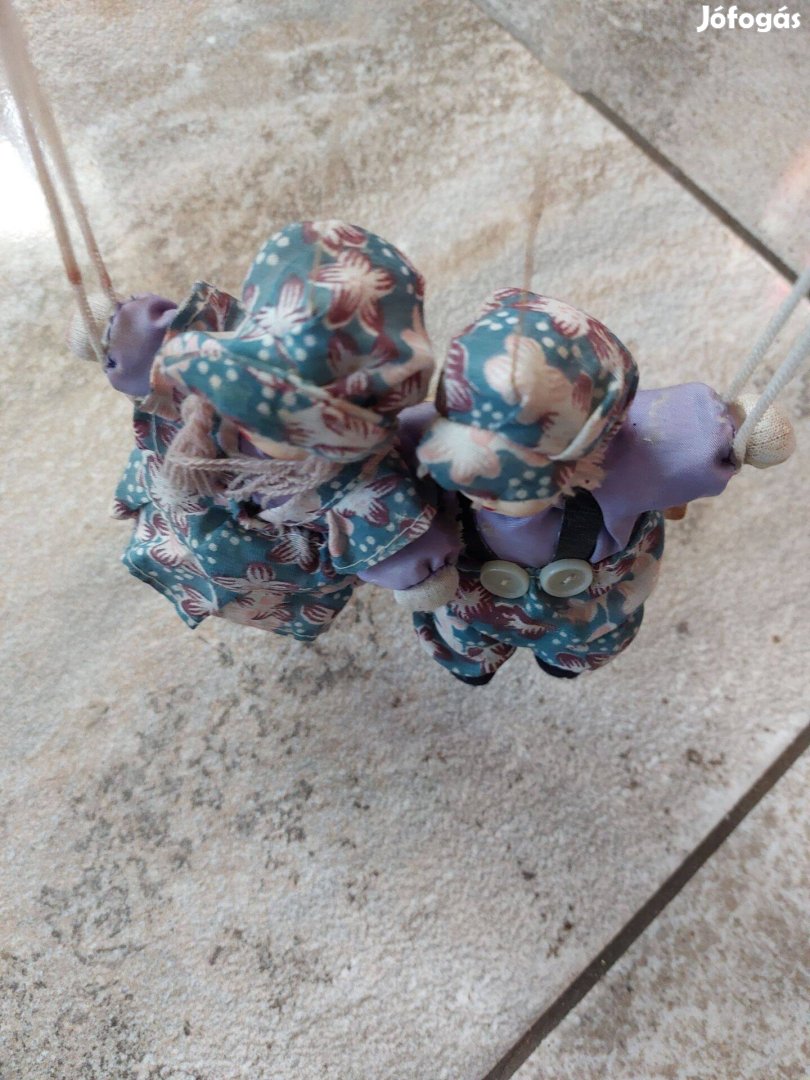 Retró hintázó babapár