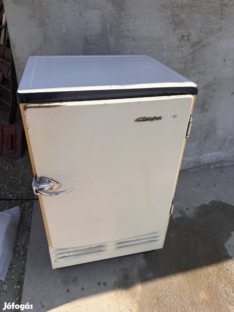 Retró hűtőszekrény eladó