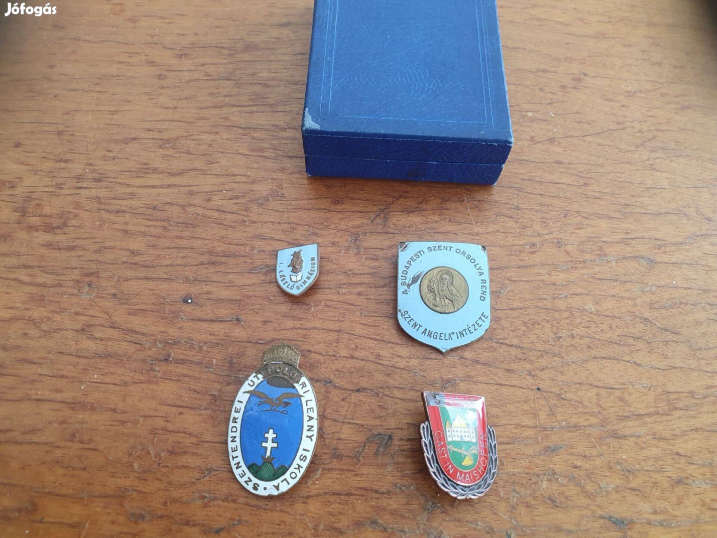 Retro iskolai jelvények