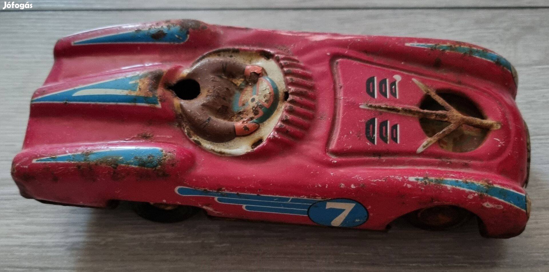 Retró játék lendkerekes autó