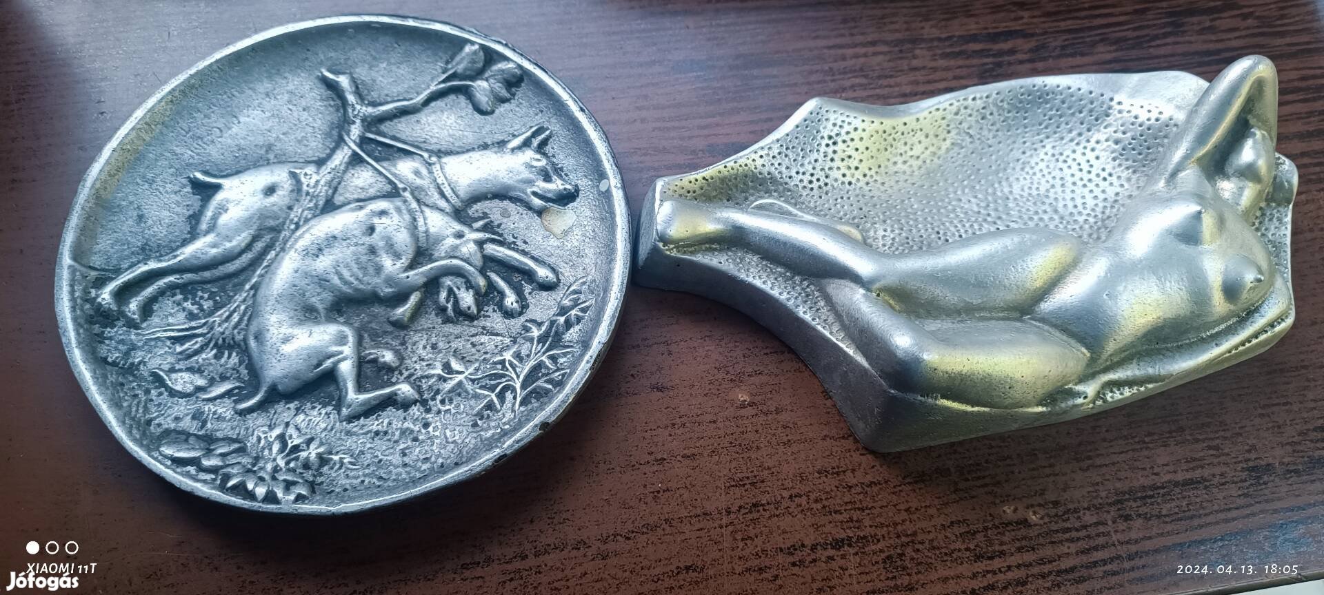 Retro jelzett újra divat aluminium, vadász és akt tálka.