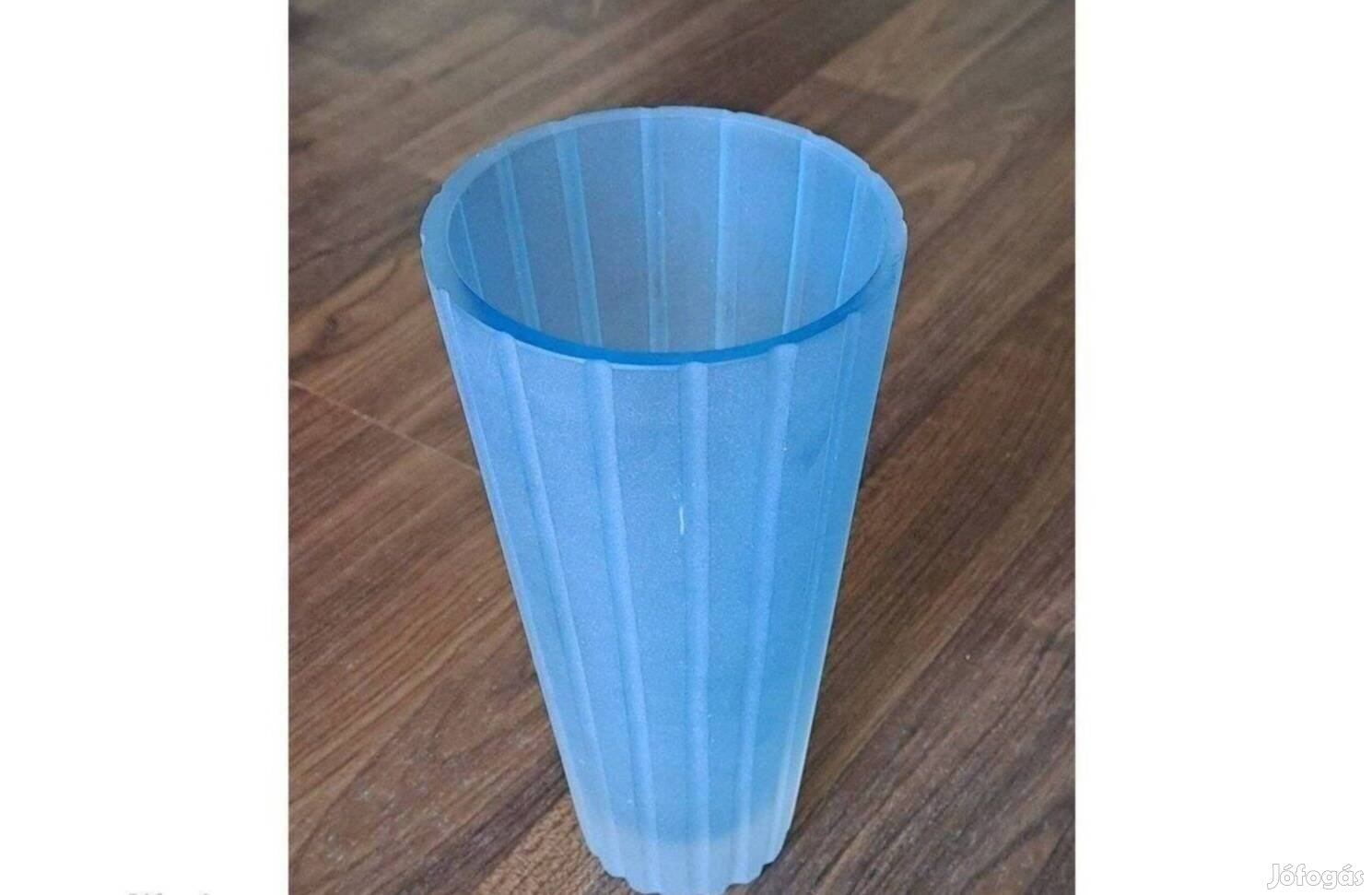 Retro kék színű váza üvegből