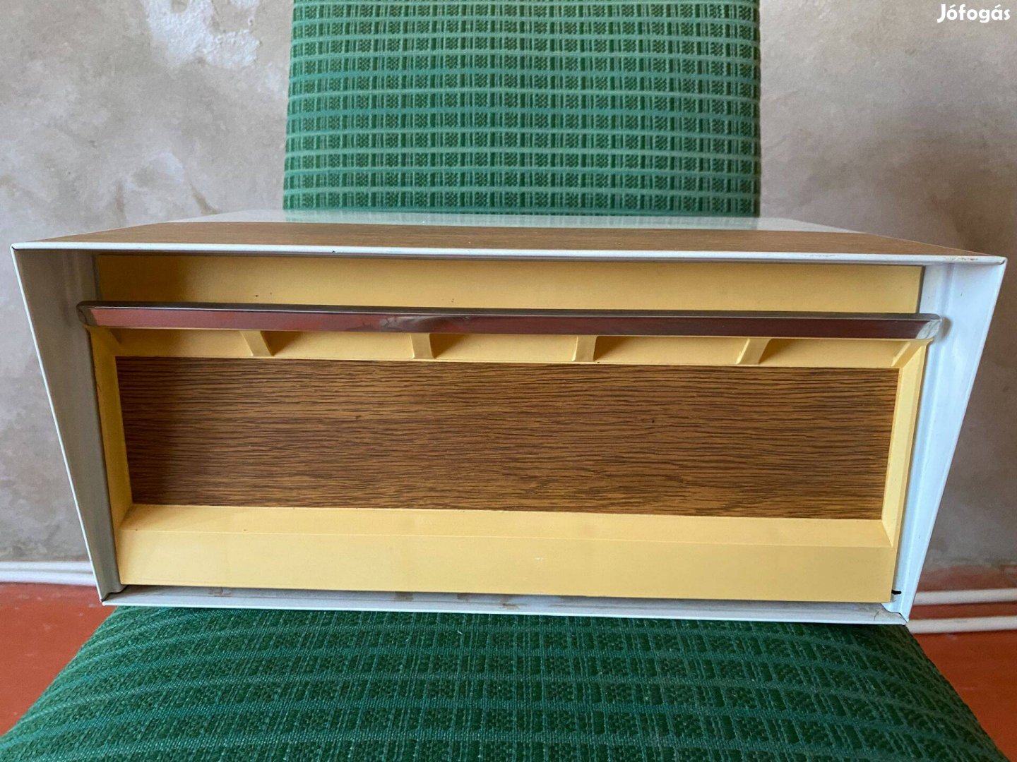 Retró kenyértartó