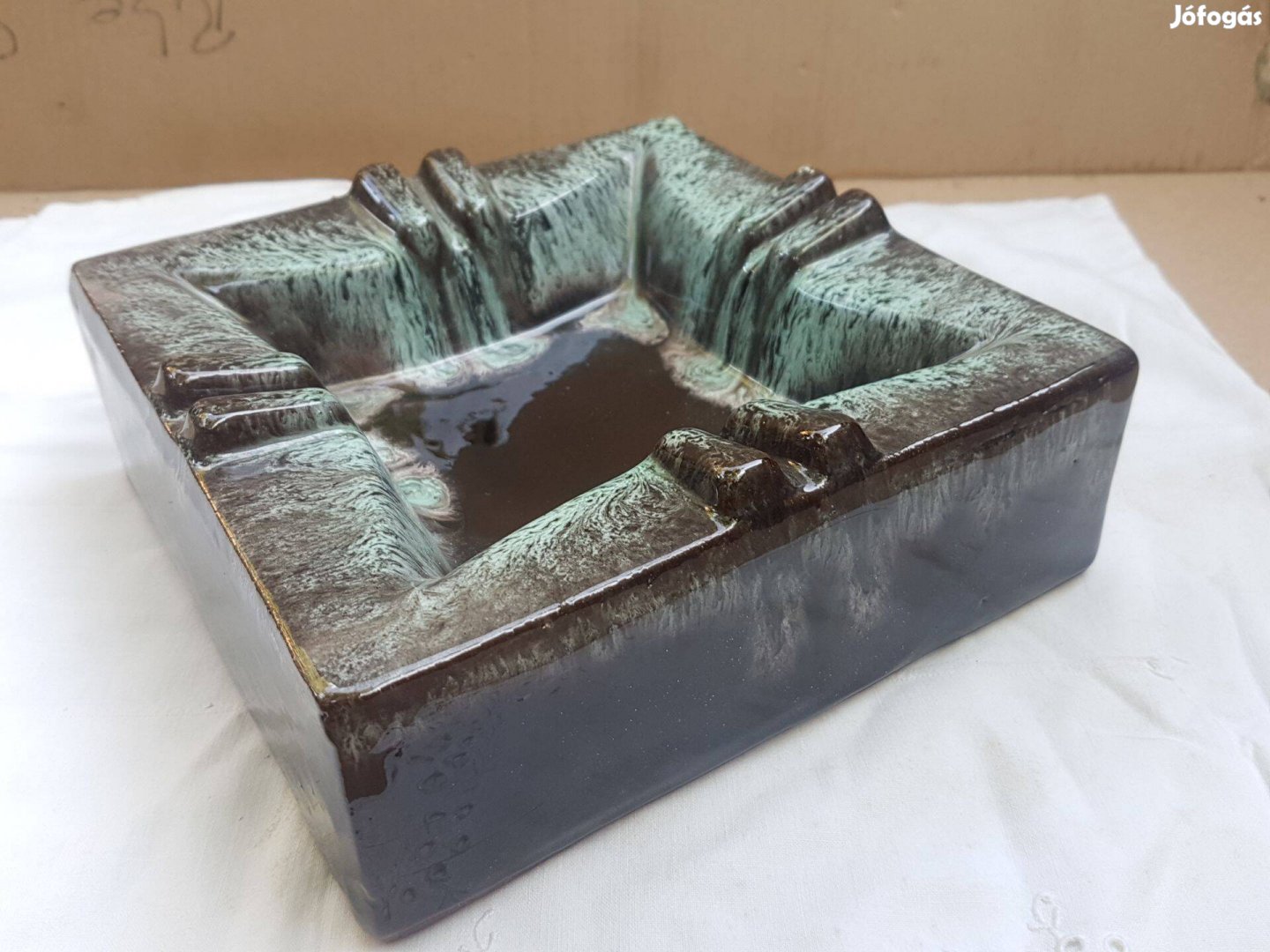 Retro kerámia hamutartó eladó egyedi mázzal, gyűjtőknek 19 x 19 cm