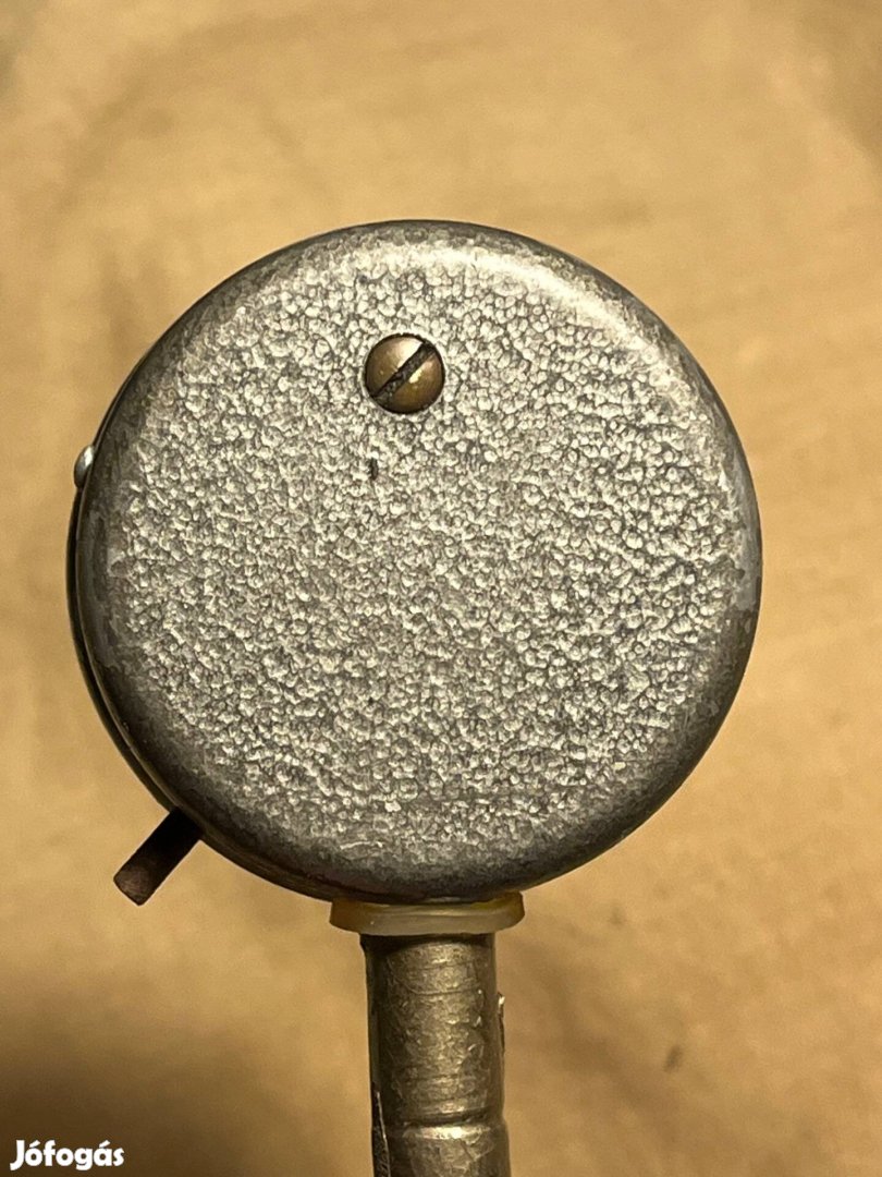 Retro keréknyomásmérő