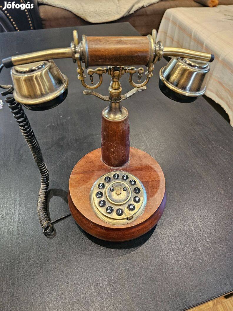 Retro kinézetű vezetékes telefon