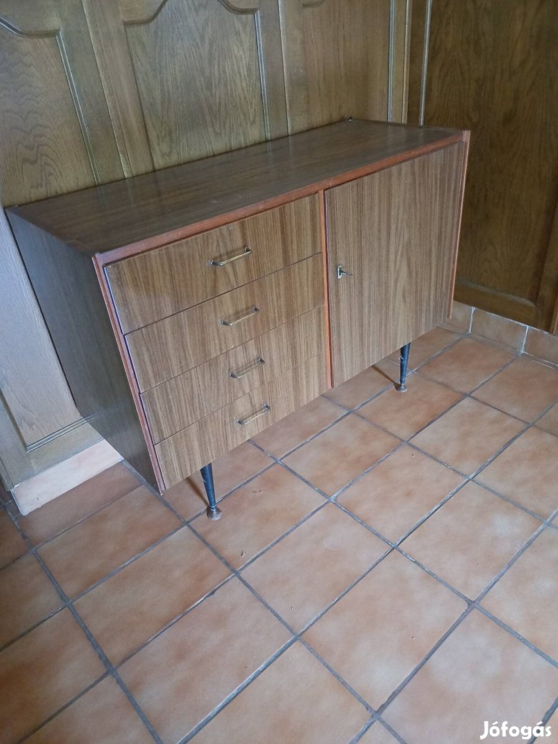 Retro kis szekrényke. komód