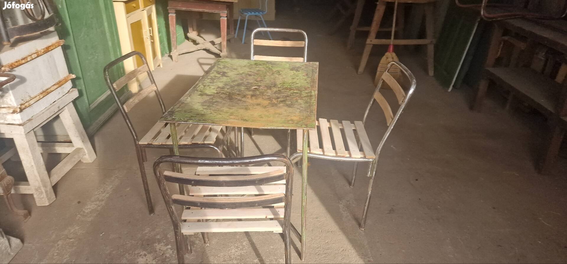 Retro kocsma szett régi kerti garnitúra csővázas szék vas asztal 