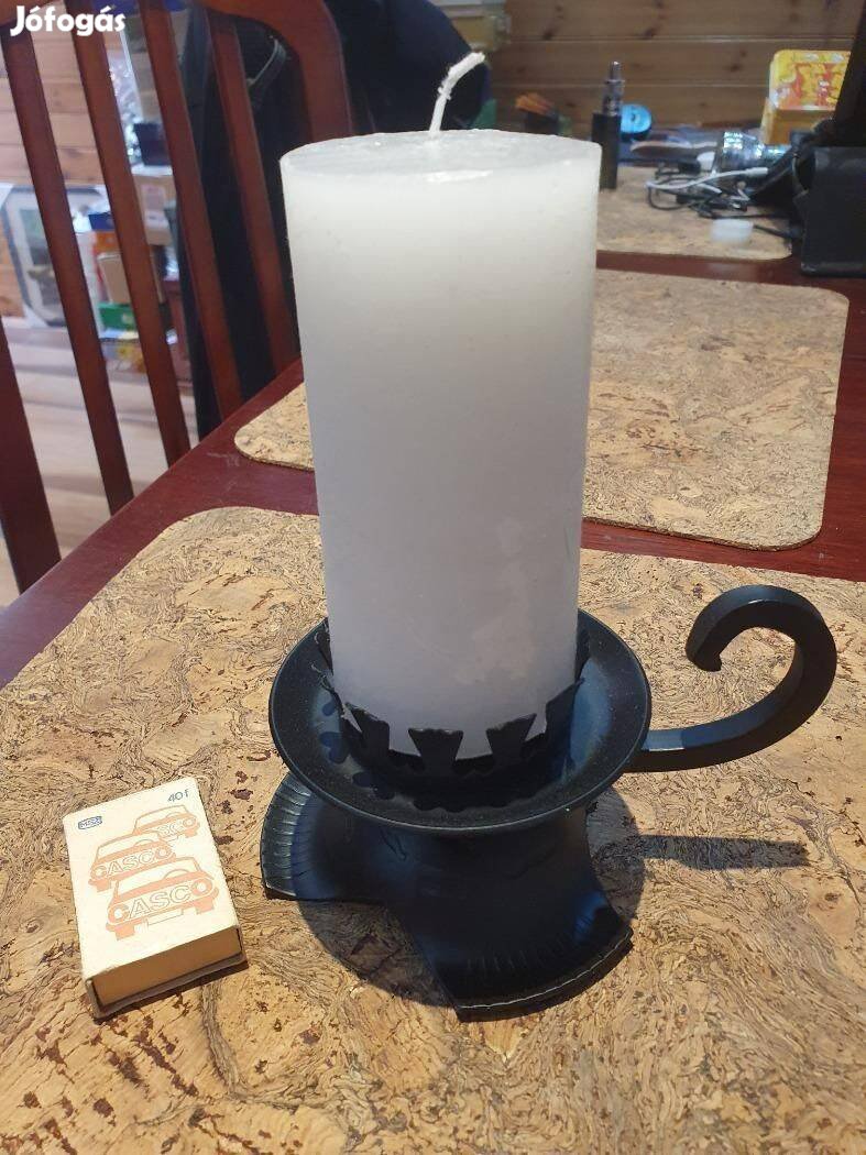 Retro kovácsoltvas sétáló gyertyatartó a tűz skorpiója