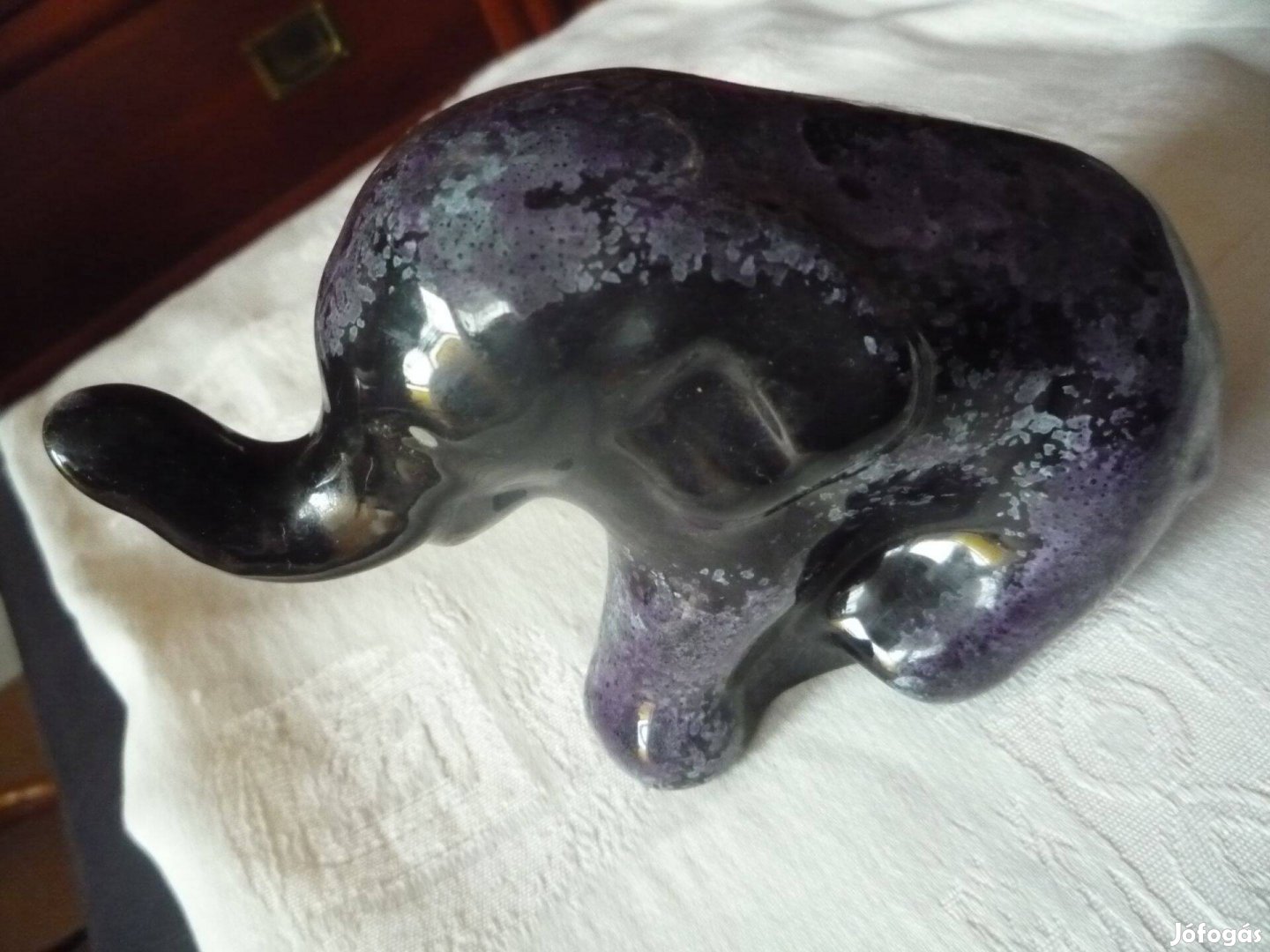 Retro lila márványmintás kis elefánt dísztárgy