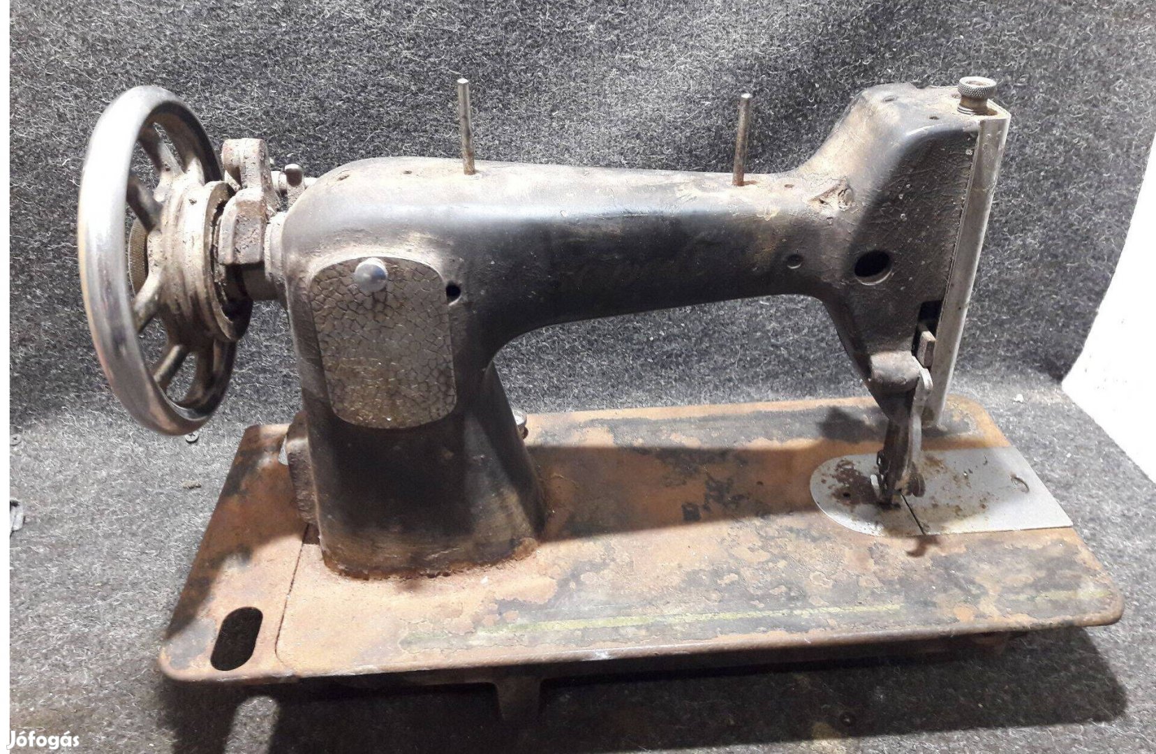 Retro magyar mechanikus Csepel varrógép