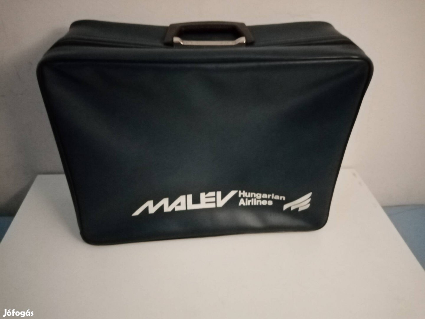 Retro malév bőrönd 