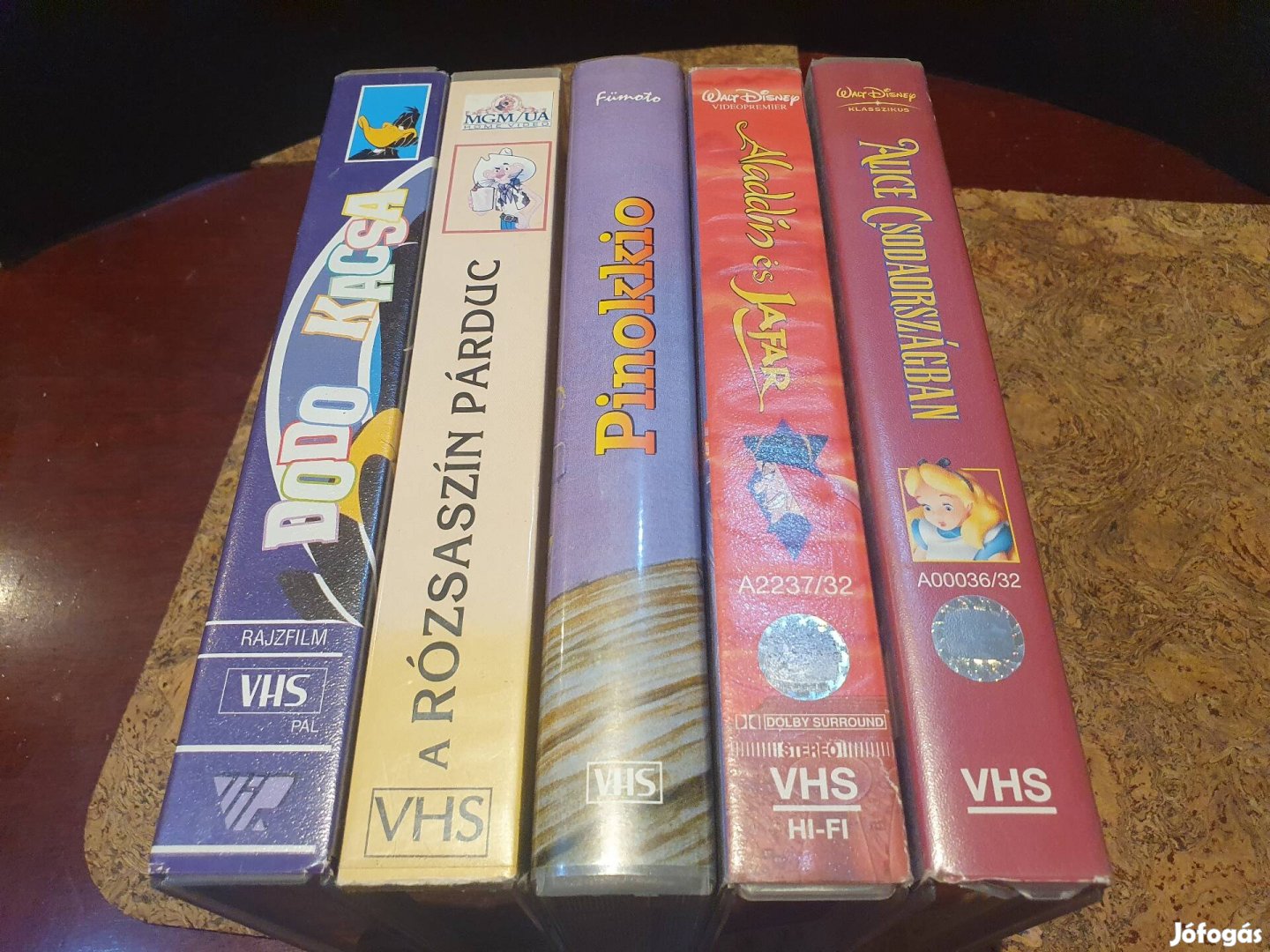 Retro mese VHS kazetták csak egyben dodo kacsa rózsaszín párduc Alice