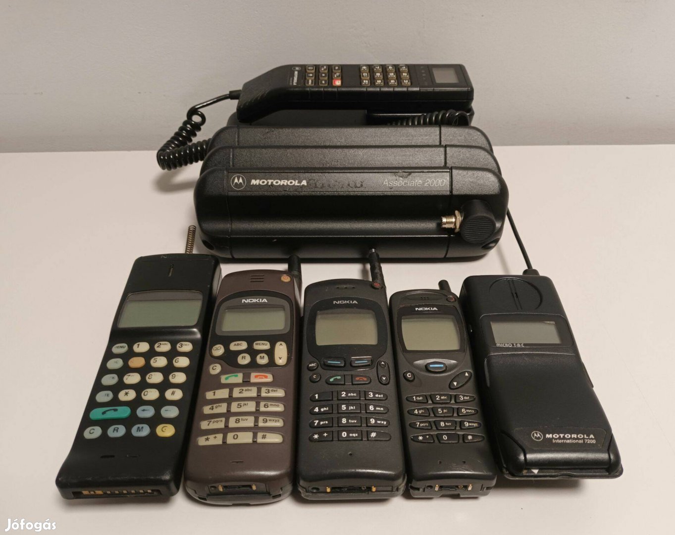 Retró mobiltelefonok csomagban